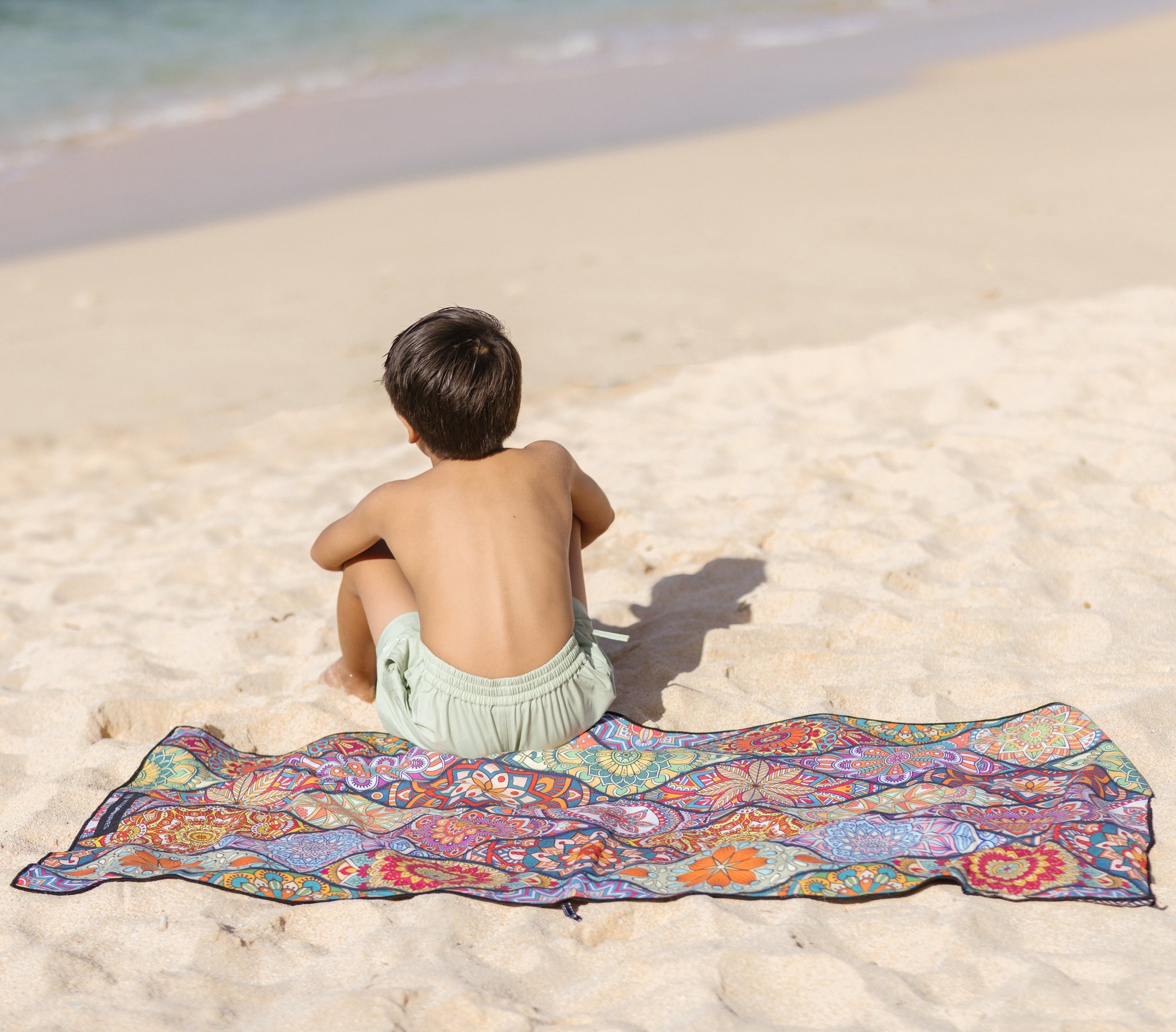 Mosaics  - Strandtuch für Kinder - schadstofffrei, schnelltrocknend  & sanft zur Haut (140cm x 70cm) - WOODSANDWAVES