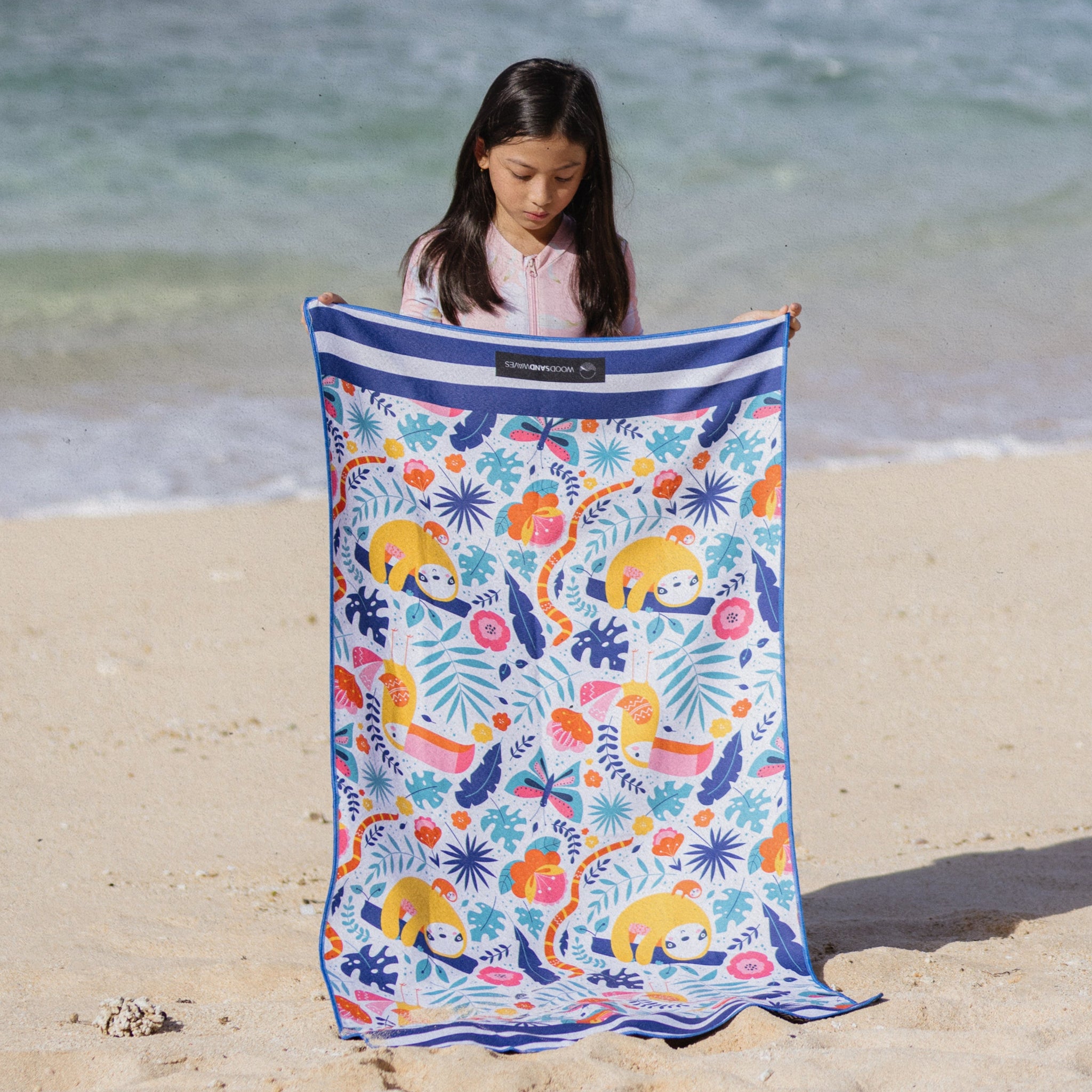 Jungle Fever - Strandtuch für Kinder - schadstofffrei, schnelltrocknend  & sanft zur Haut (140cm x 70cm) - WOODSANDWAVES