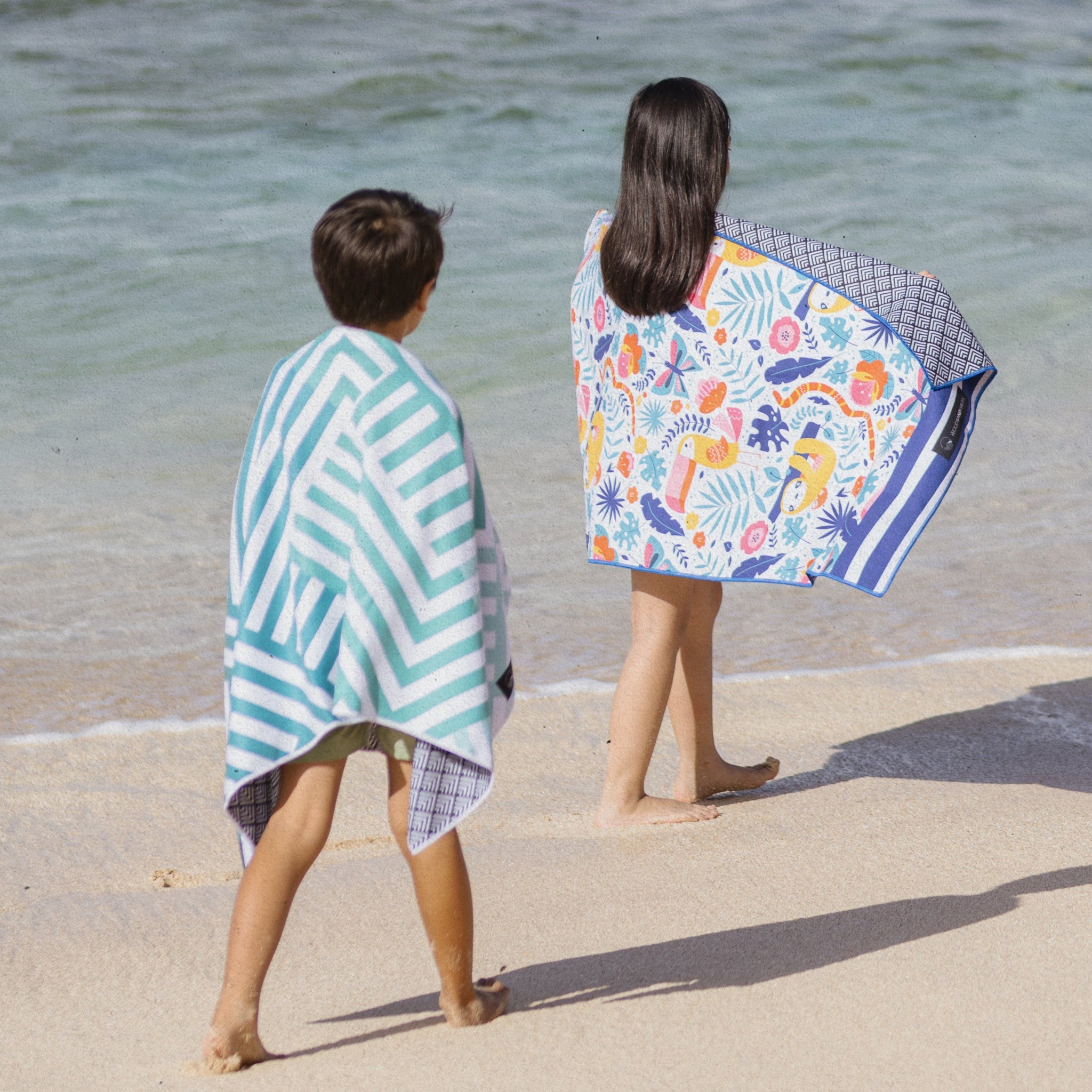 Jungle Fever - Strandtuch für Kinder - schadstofffrei, schnelltrocknend  & sanft zur Haut (140cm x 70cm) - WOODSANDWAVES