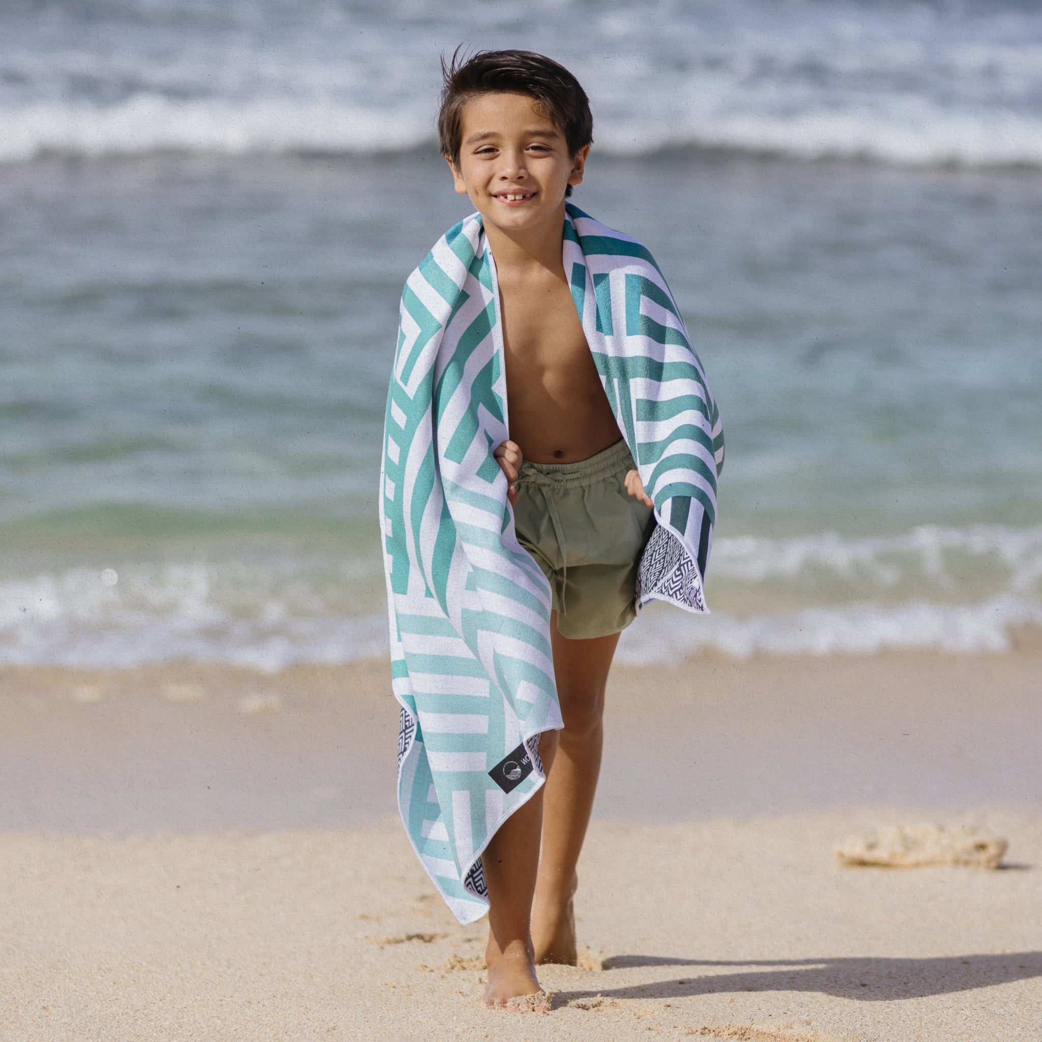 Mint Relaxation - Strandtuch für Kinder - schadstofffrei, schnelltrocknend  & sanft zur Haut (140cm x 70cm) - WOODSANDWAVES