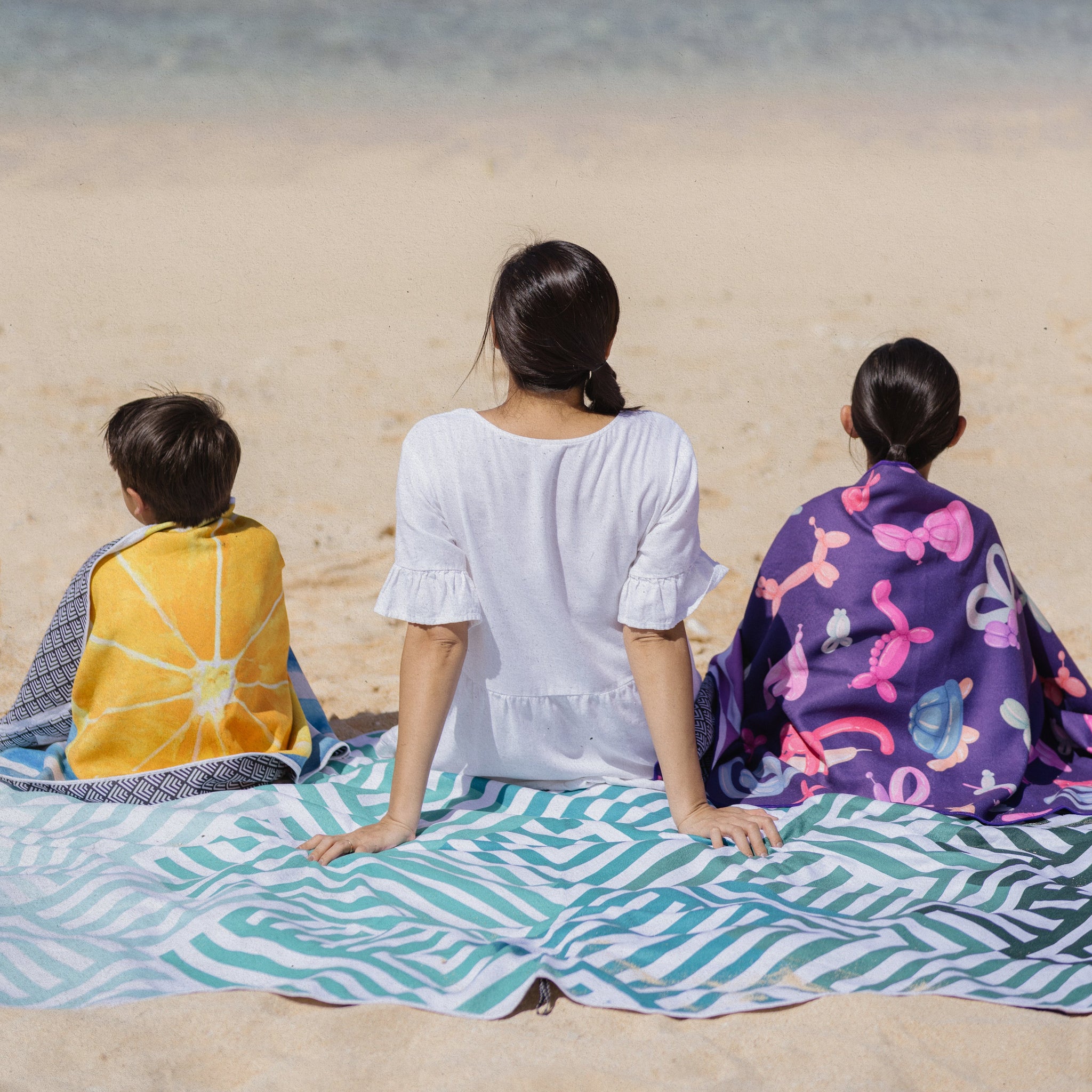 Mint Relaxation - Stranddecke XXL - 180cm x 160cm - leicht, kompakt & sandabweisend - WOODSANDWAVES