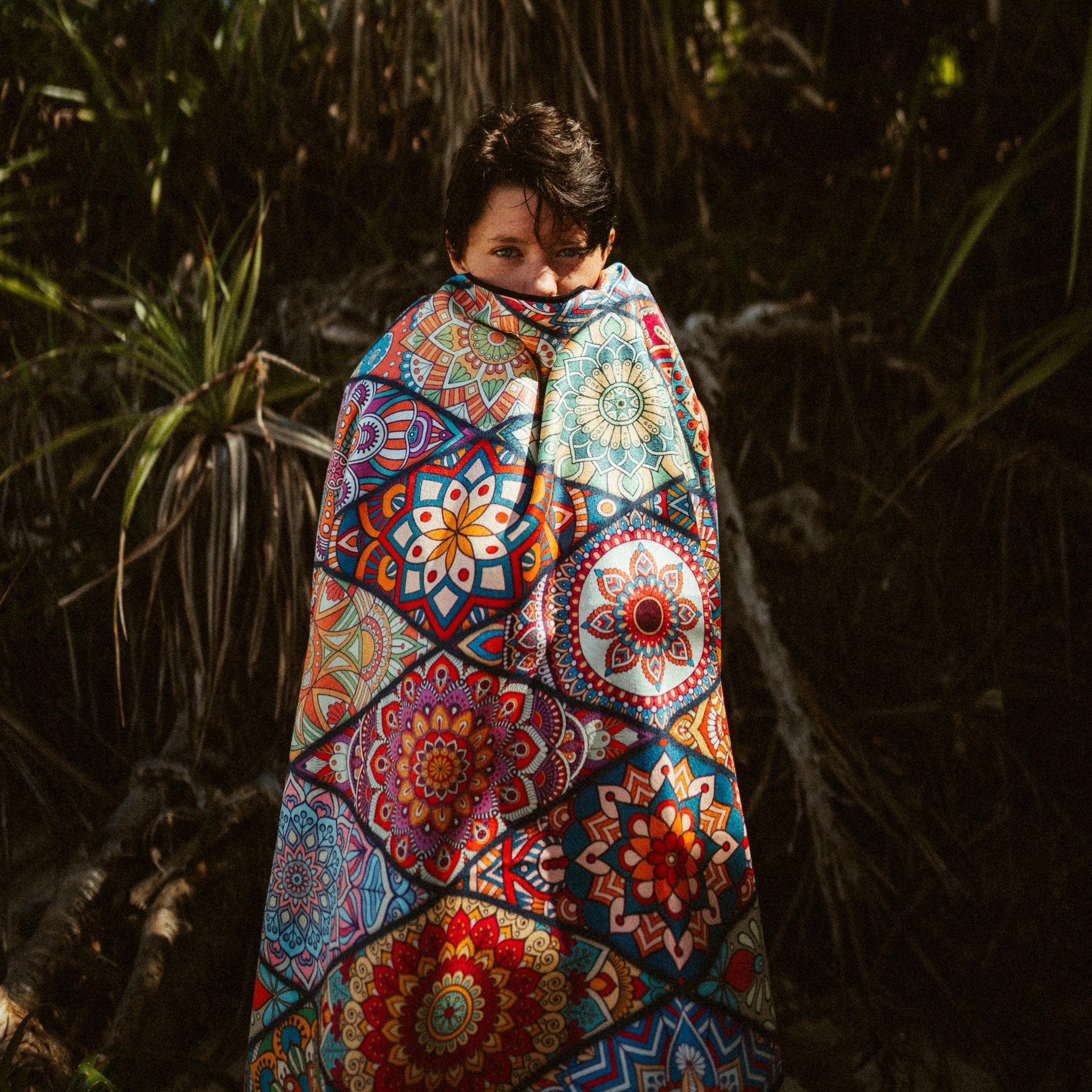 Mosaics - Sandabweisendes Strandtuch mit Geheimfach - WOODSANDWAVES