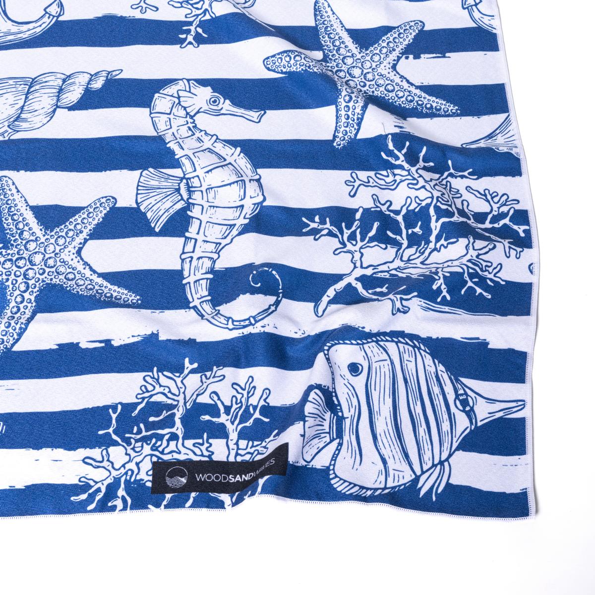 Tidal Treasures  - Strandtuch für Kinder - schadstofffrei, schnelltrocknend  & sanft zur Haut (140cm x 70cm) - WOODSANDWAVES