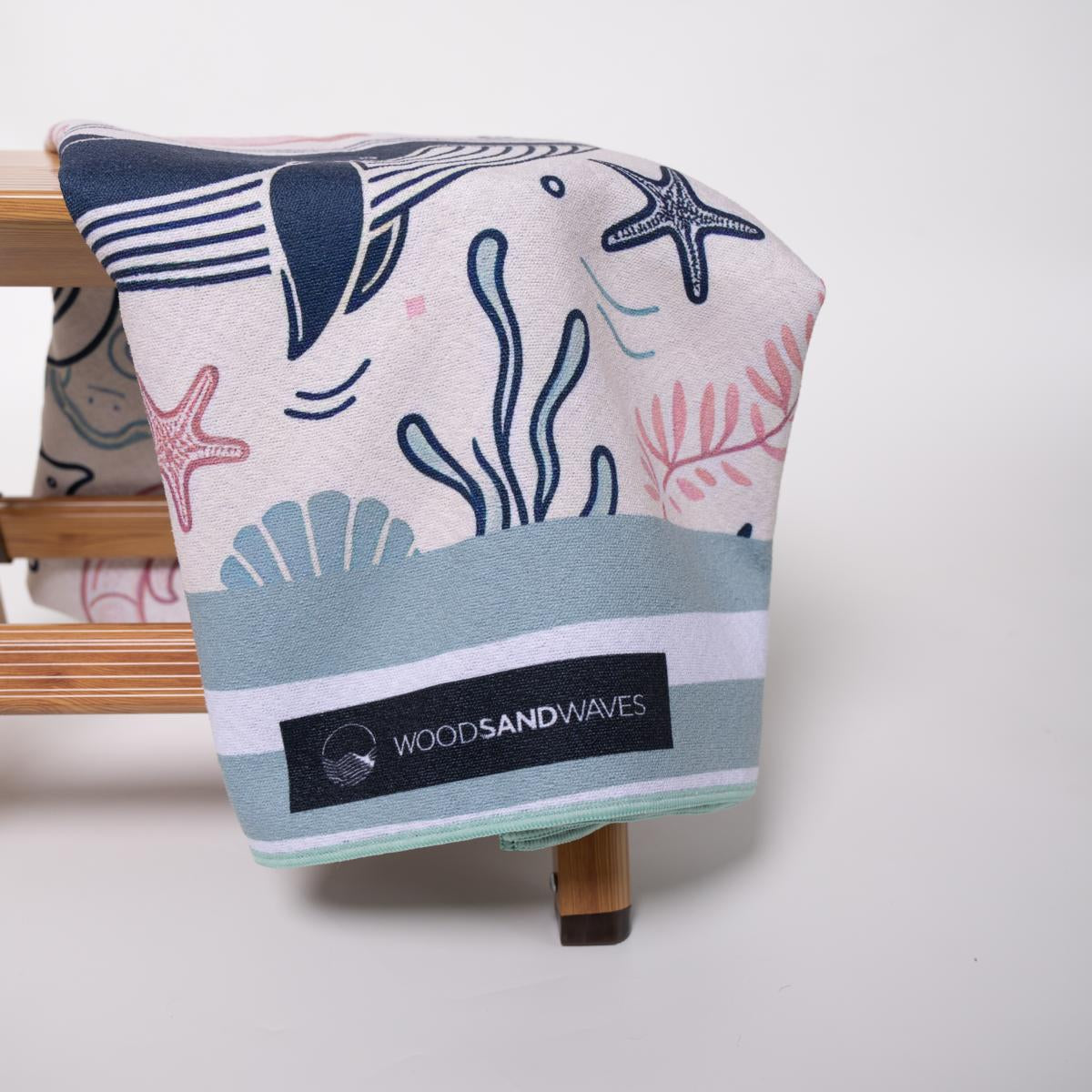 Sea of Dreams - Strandtuch für Kinder - schadstofffrei, schnelltrocknend  & sanft zur Haut (140cm x 70cm) - WOODSANDWAVES