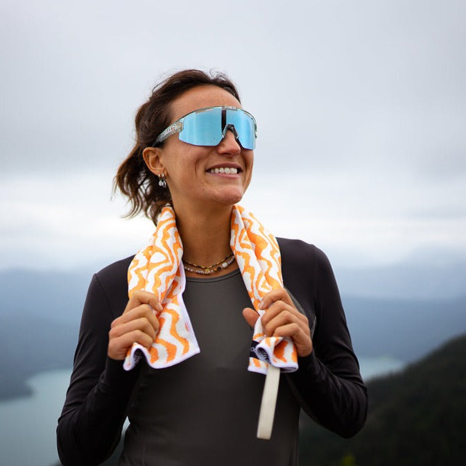 Sunset Waves - Ultra-leichtes Outdoor-und Wanderhandtuch  - 80cm x 40cm - WOODSANDWAVES