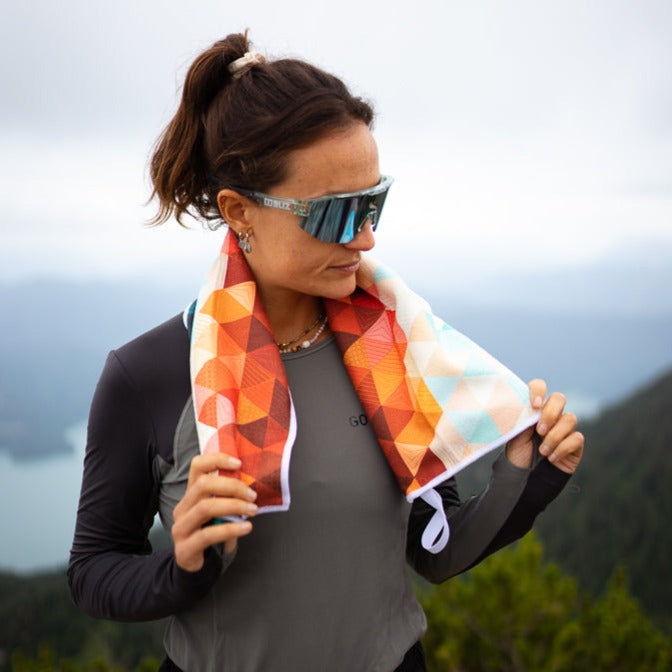 Kaleidoscope Orange - Ultra-leichtes Outdoor-und Wanderhandtuch  - 80cm x 40cm - WOODSANDWAVES