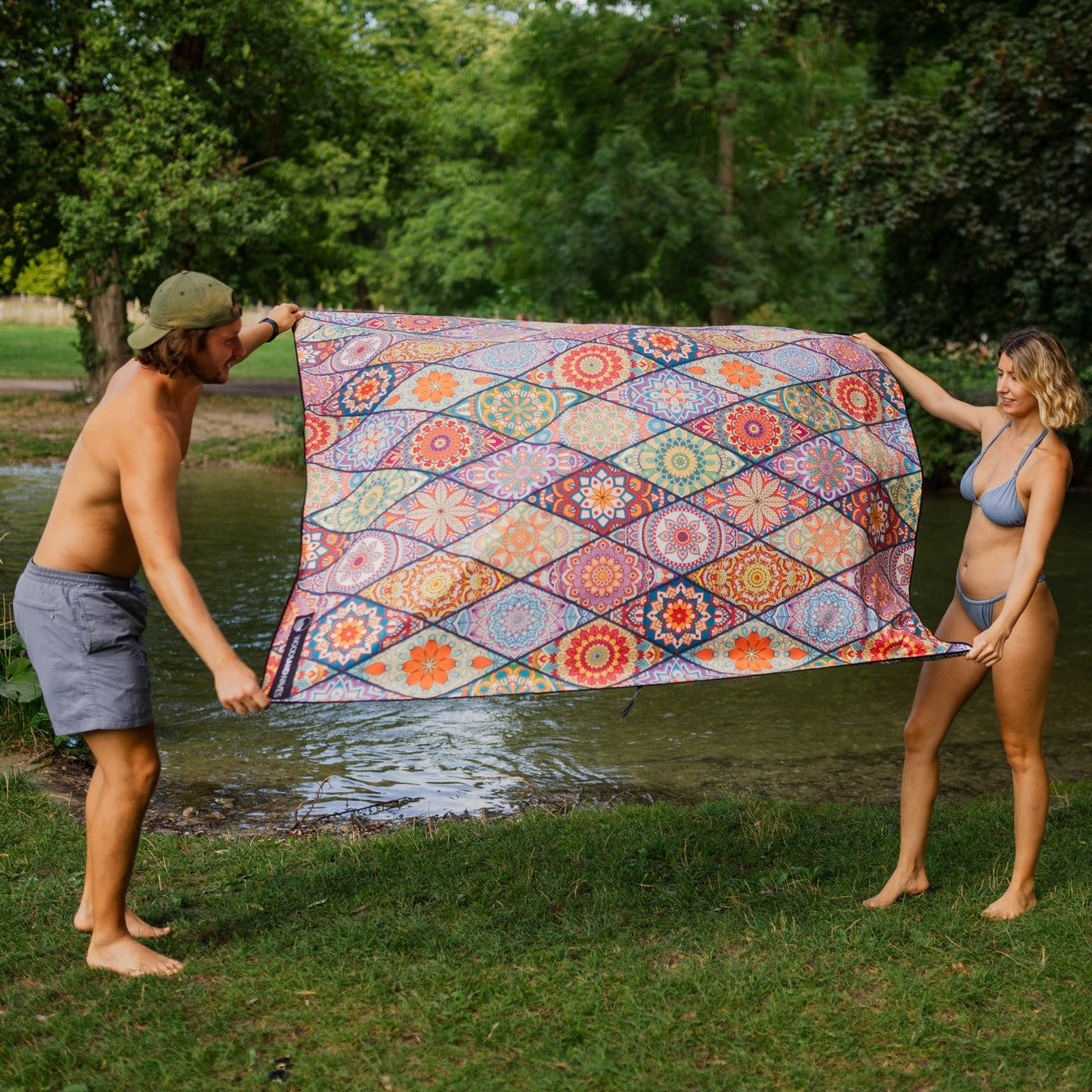 Mosaics - Stranddecke XXL - 180cm x 160cm - leicht, kompakt & sandabweisend - WOODSANDWAVES