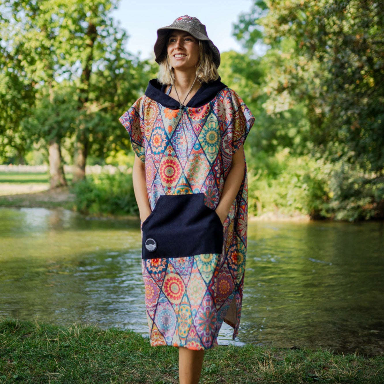 Surf-Poncho Mosaics - für Frauen & Männer - aus schnelltrocknender und ultra-leichter Mikrofaser - WOODSANDWAVES