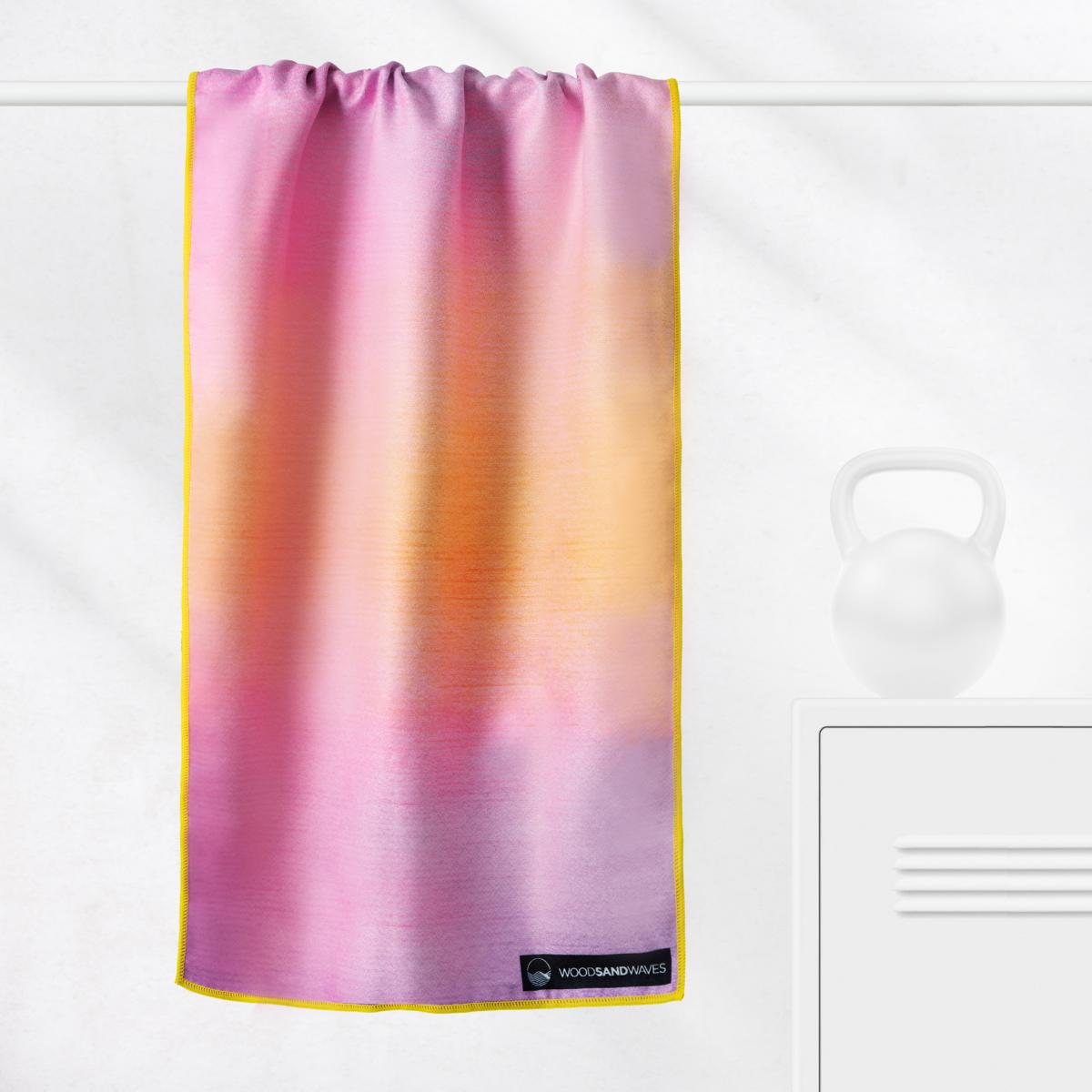 Peaceful Heaven - Sporthandtuch mit Magnet & Zipper-Tasche - WOODSANDWAVES