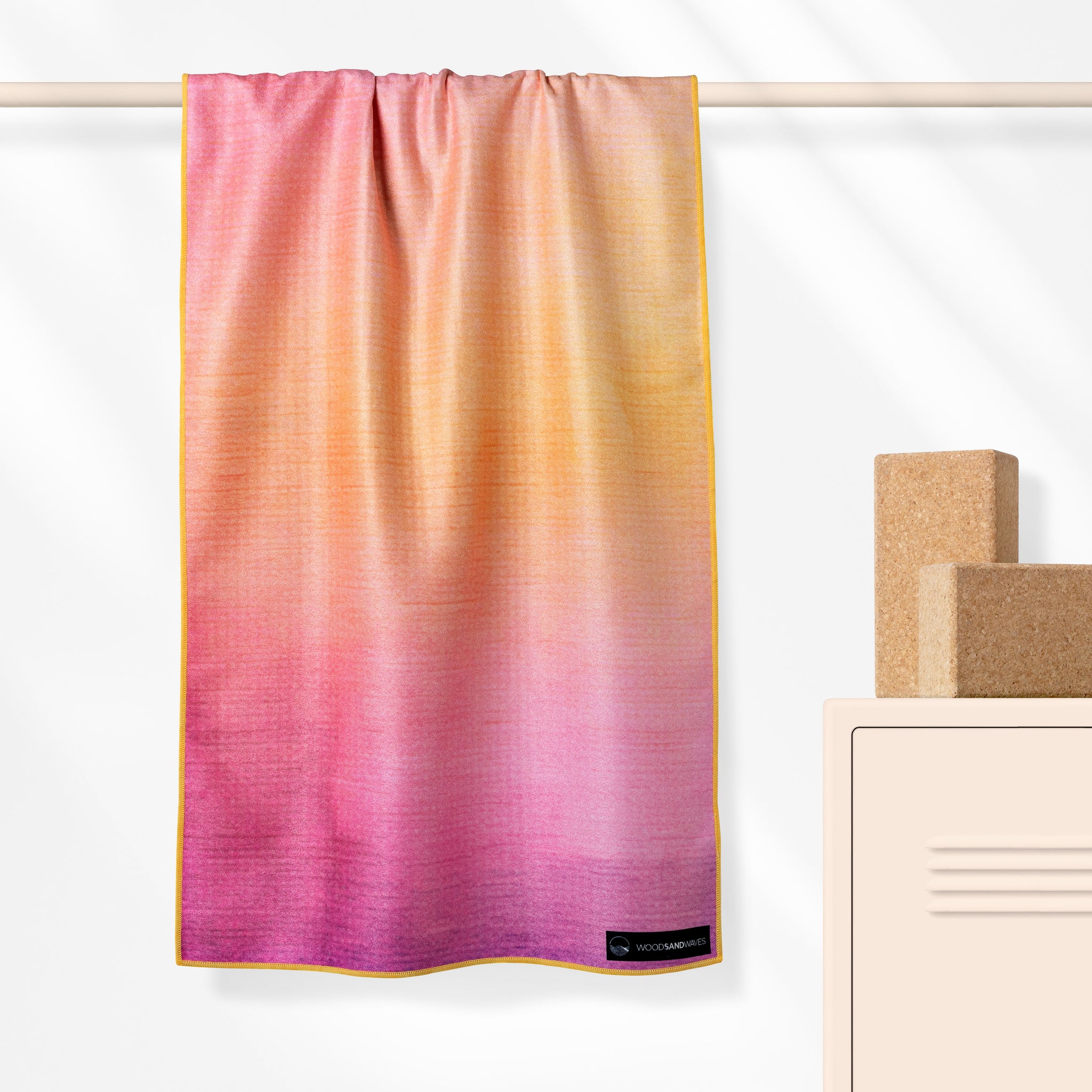 Peaceful Heaven - Rutschfestes Yoga-Handtuch mit Silikon-Noppen - WOODSANDWAVES