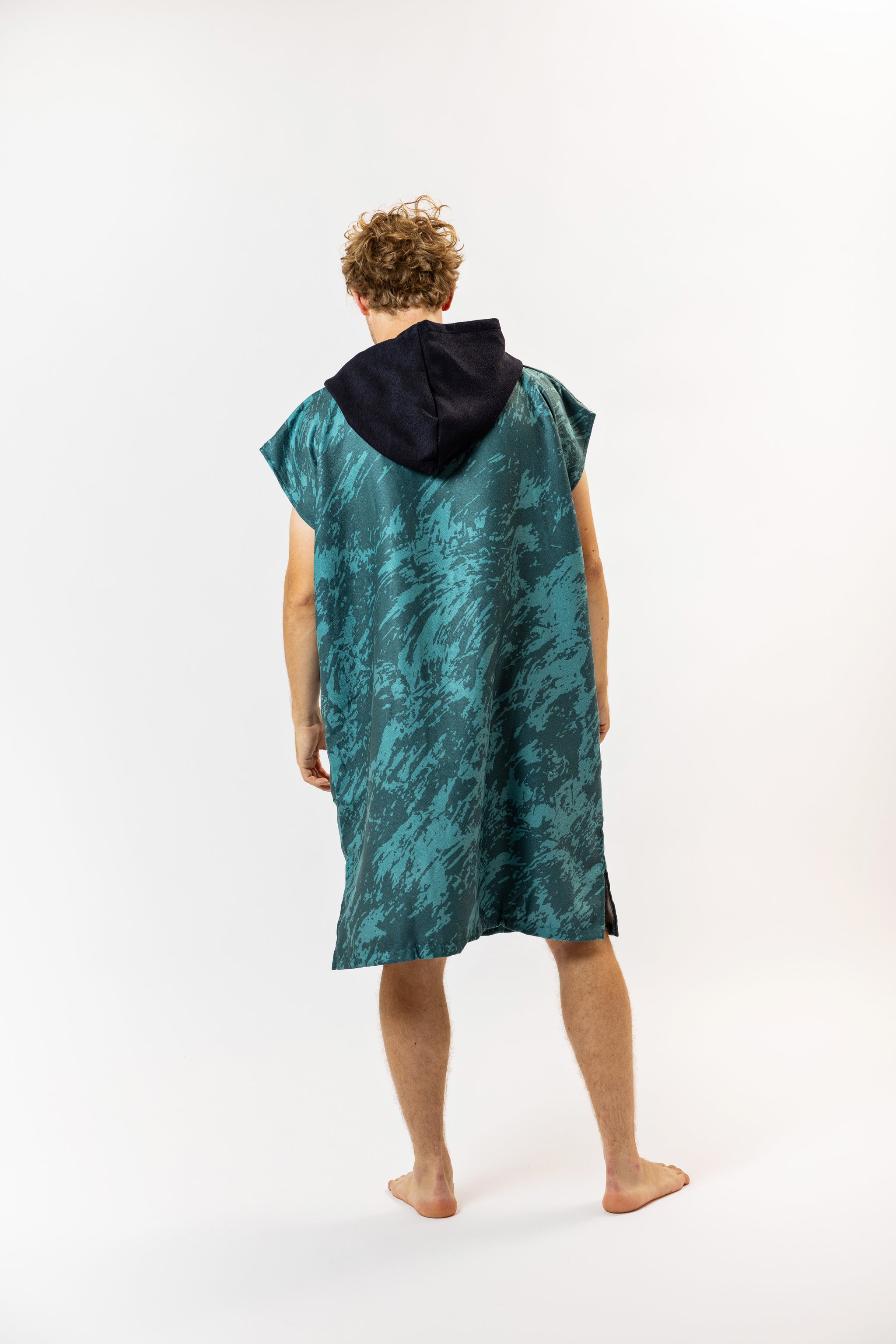 Surf-Poncho Energy Flow Green - für Frauen & Männer - aus schnelltrocknender und ultra-leichter Mikrofaser - WOODSANDWAVES