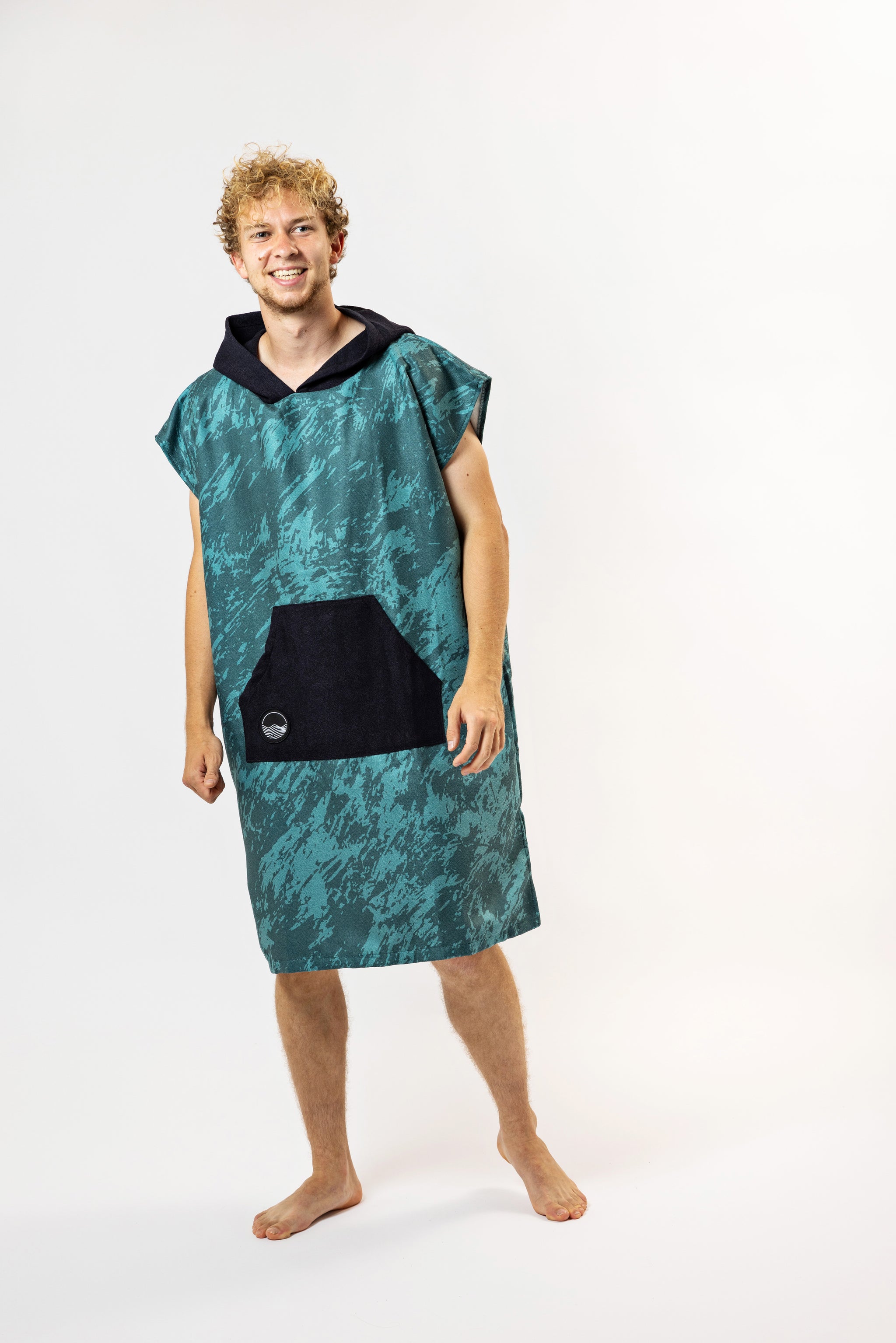 Surf-Poncho Energy Flow Green - für Frauen & Männer - aus schnelltrocknender und ultra-leichter Mikrofaser - WOODSANDWAVES