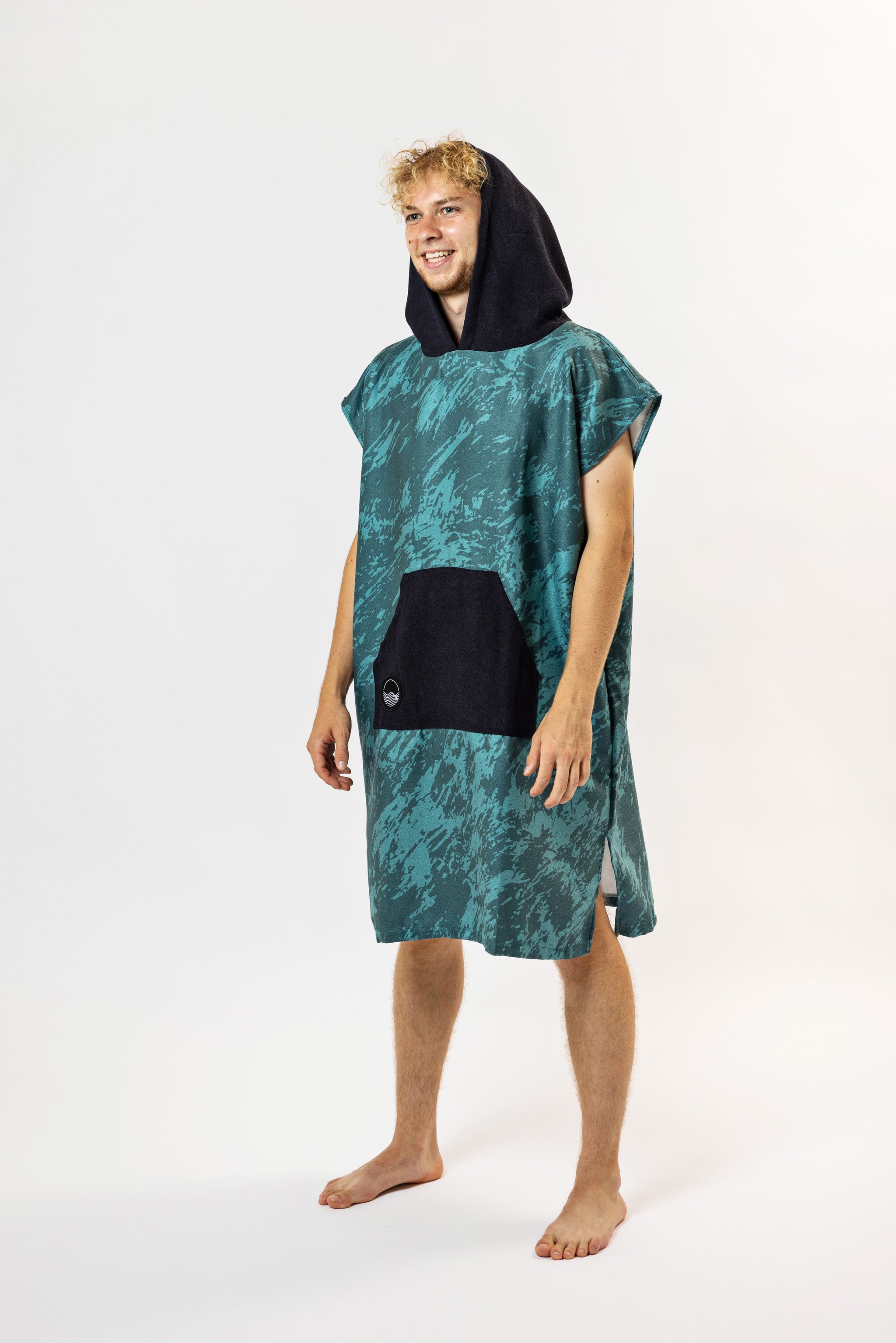 Surf-Poncho Energy Flow Green - für Frauen & Männer - aus schnelltrocknender und ultra-leichter Mikrofaser - WOODSANDWAVES