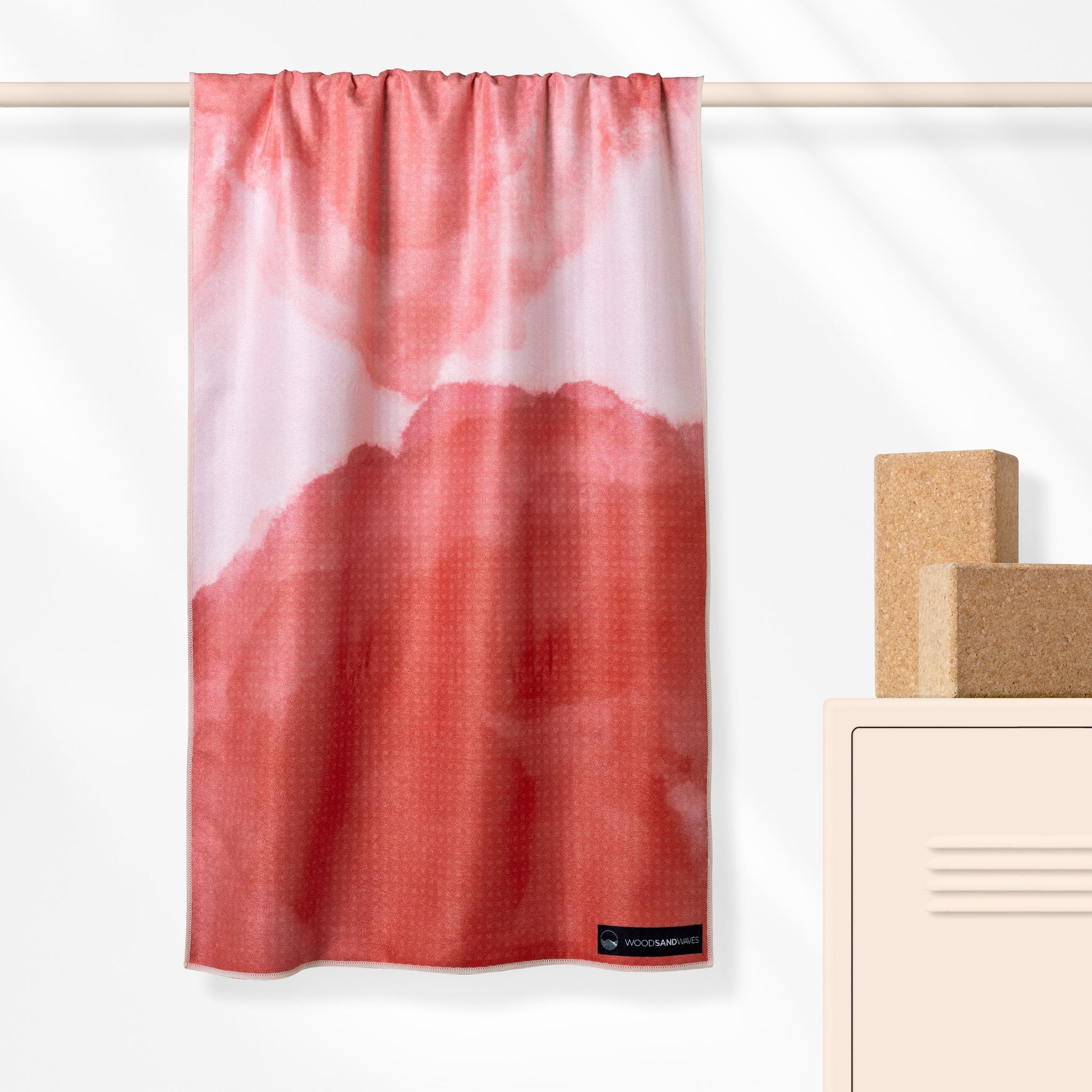 Red Horizon - Rutschfestes Yoga-Handtuch mit Silikon-Noppen - WOODSANDWAVES