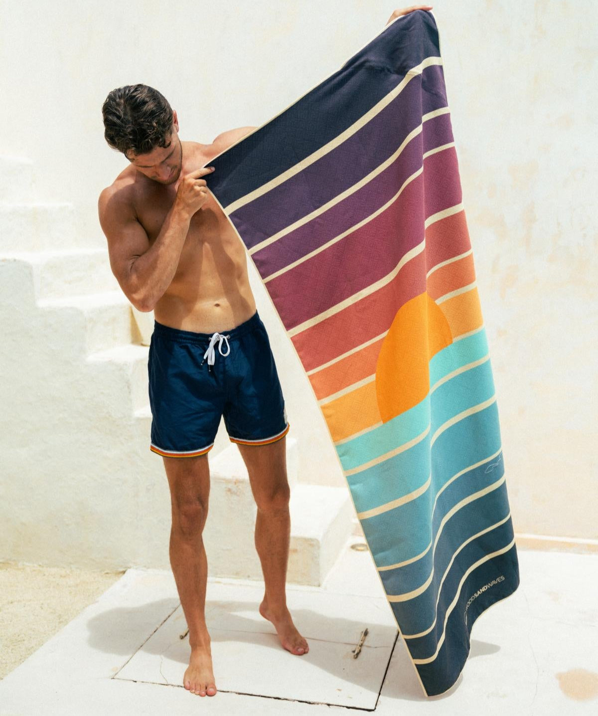 Strandhandtuch für Männer und Frauen - bunt gestreift - schnelltrocknende Mikrofaser- WOODSANDWAVES