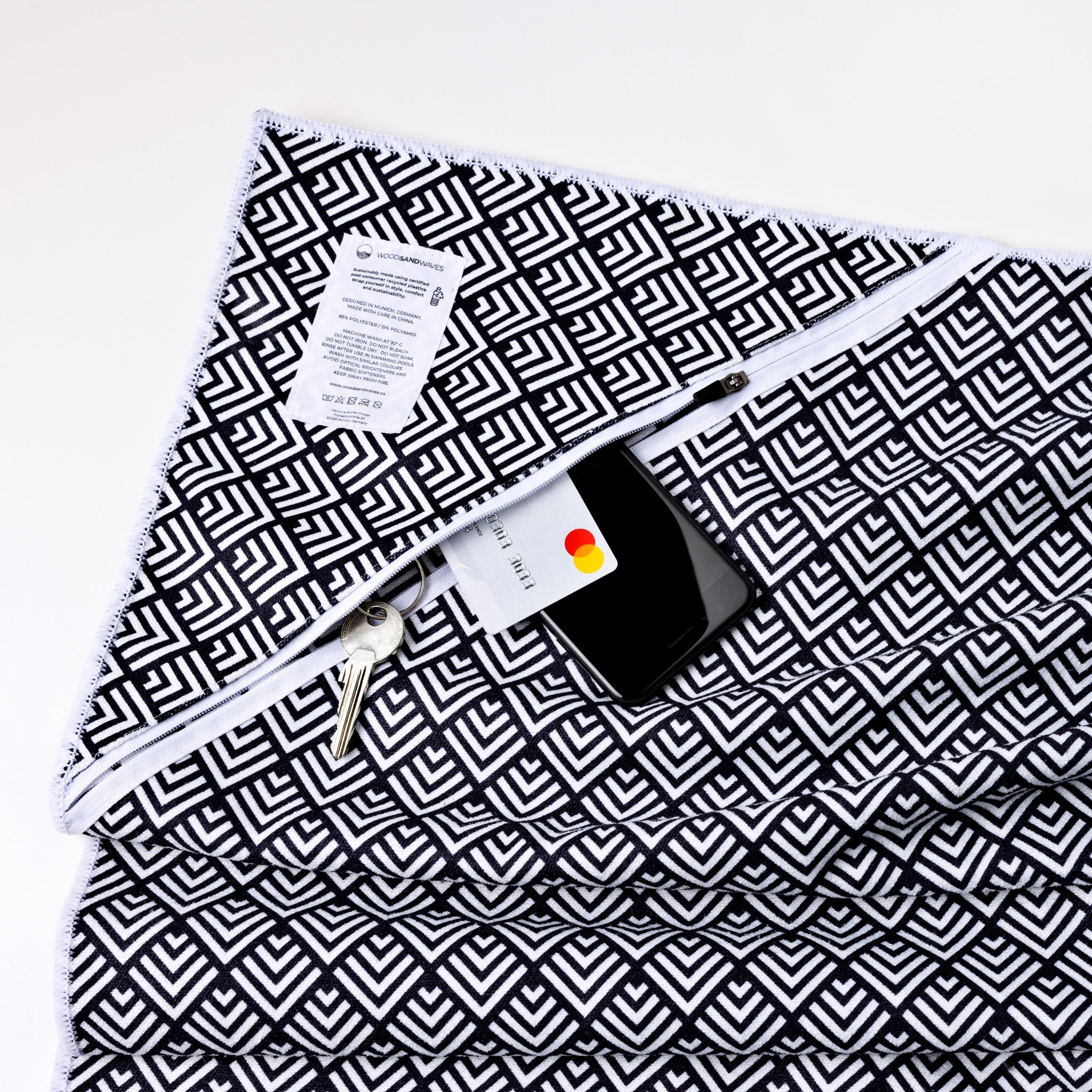 Aqua Stripes - Sandabweisendes Strandtuch mit Geheimfach (180cm x 80cm) - WOODSANDWAVES