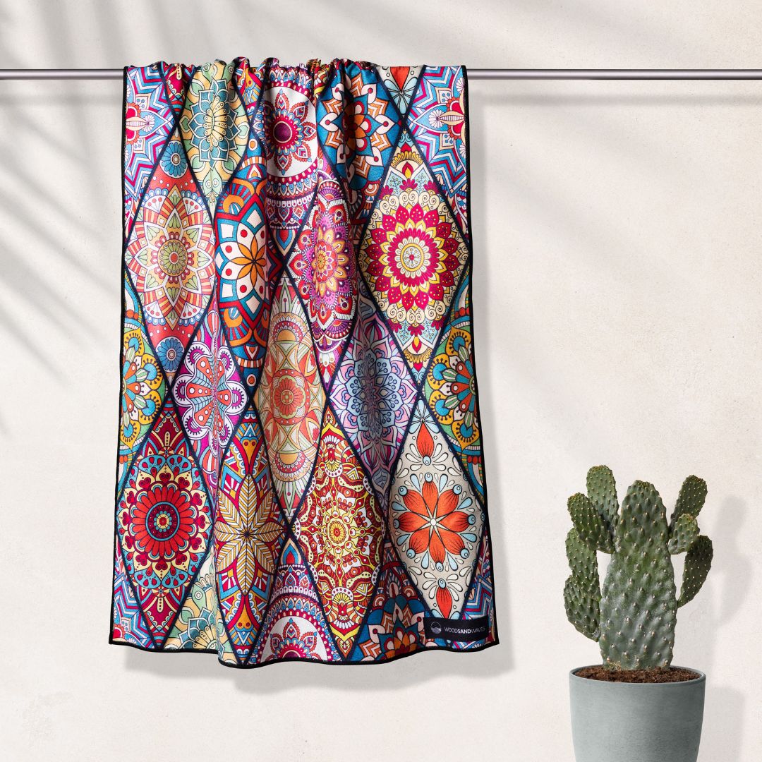 Mosaics - Sandabweisendes Strandtuch mit Geheimfach - WOODSANDWAVES