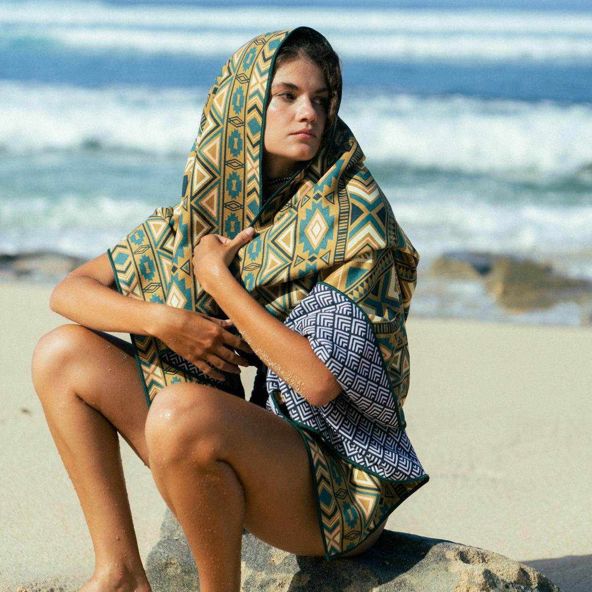 Golden Treasure - Sandabweisendes Strandtuch mit Geheimfach (180cm x 80cm) - WOODSANDWAVES