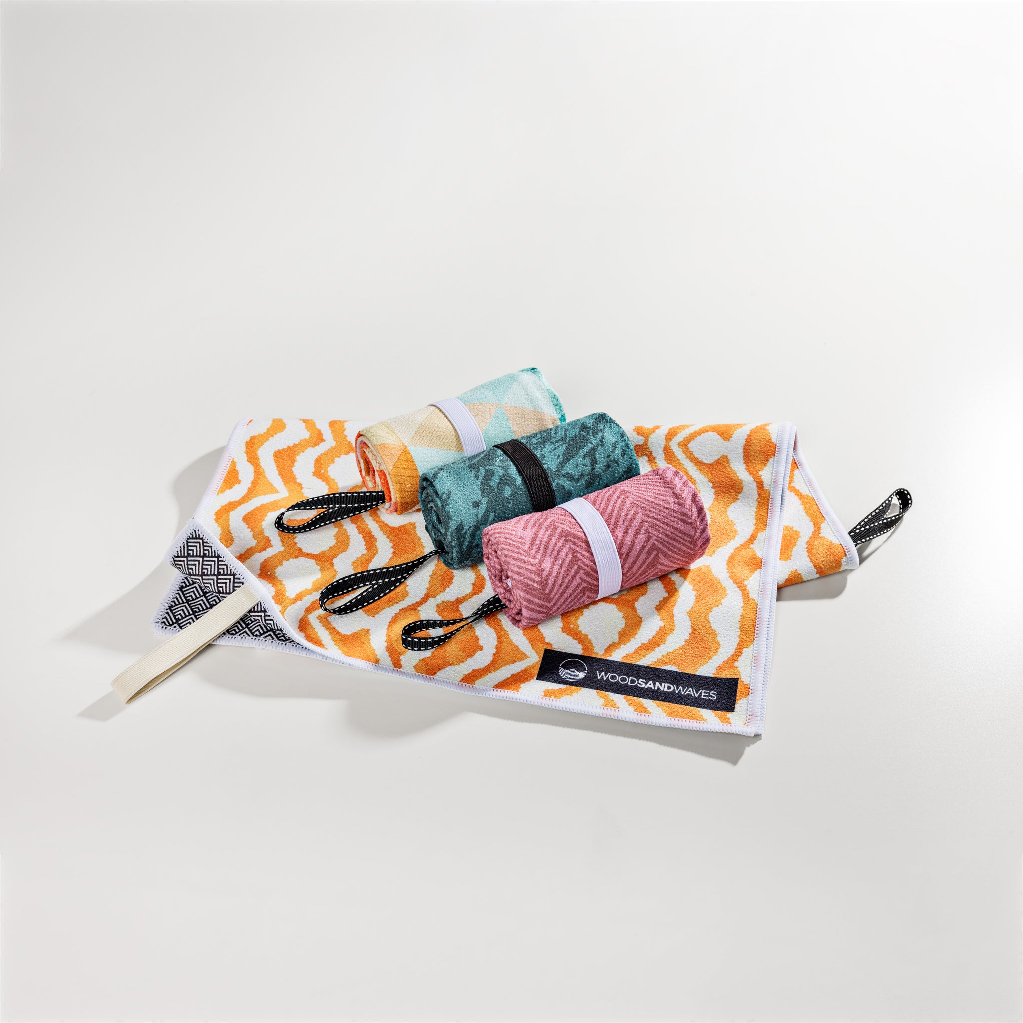 Kaleidoscope Orange - Ultra-leichtes Outdoor-und Wanderhandtuch  - 80cm x 40cm - WOODSANDWAVES