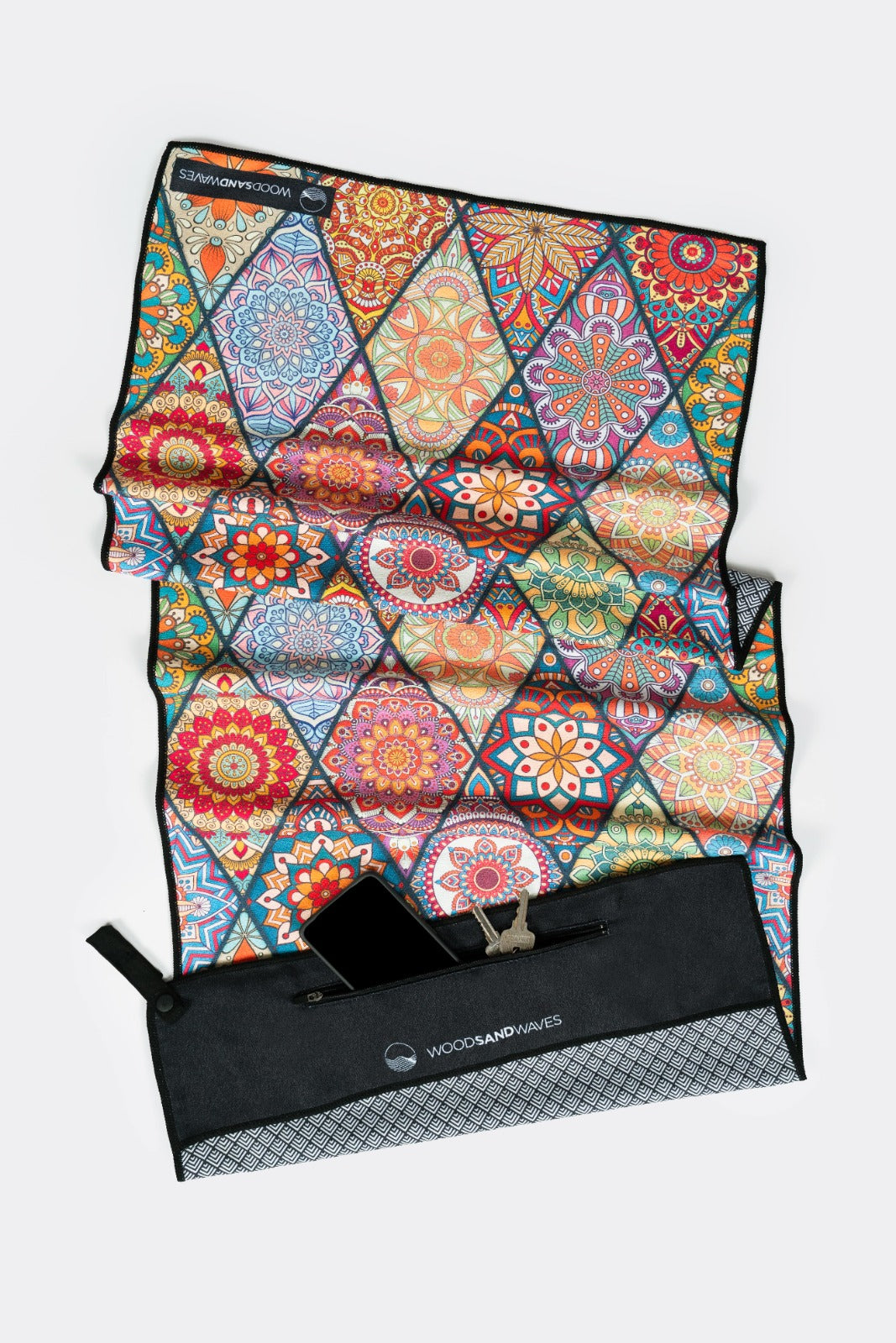 Mosaics - Sporthandtuch mit Magnet & Zipper-Tasche - WOODSANDWAVES