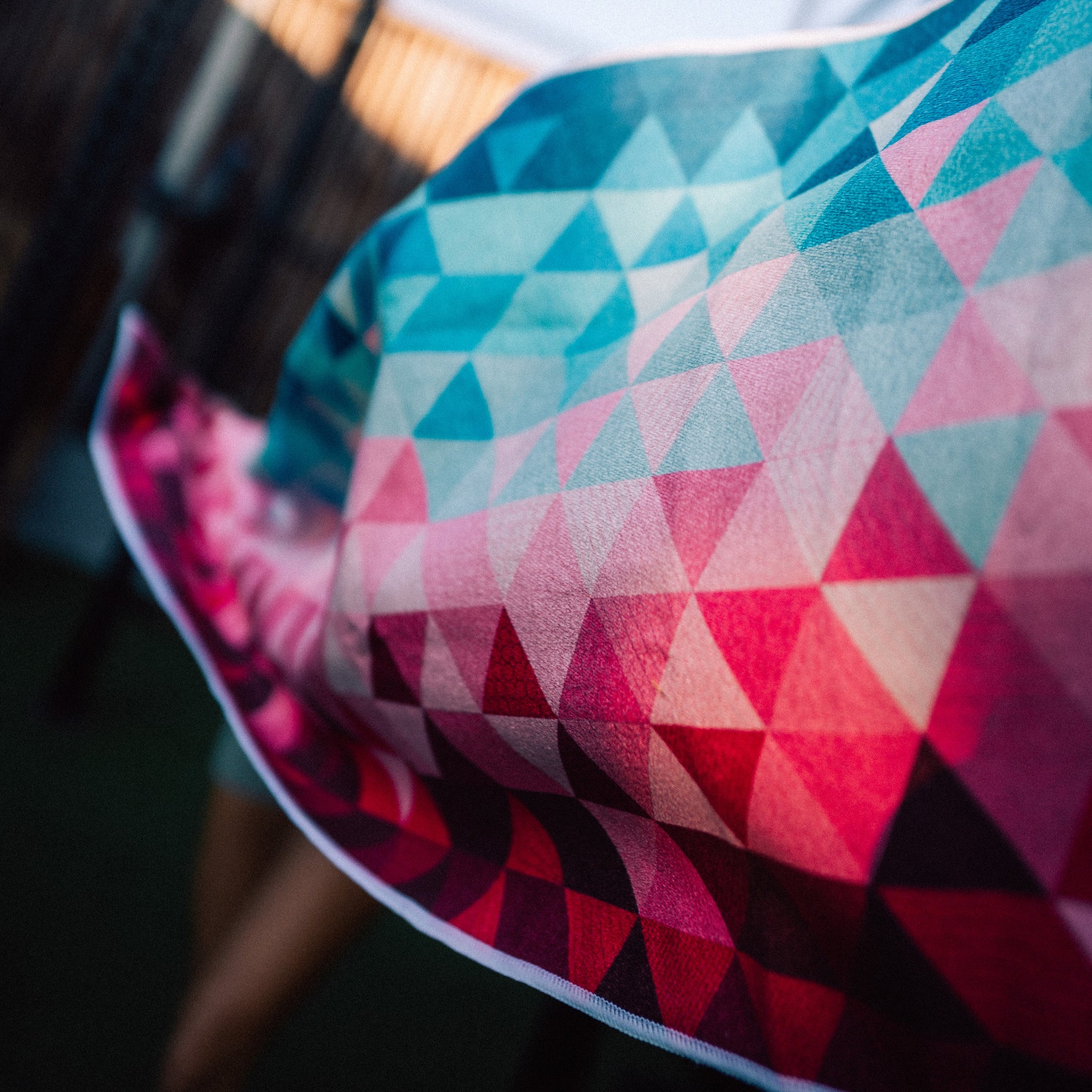 Kaleidoscope - Sporthandtuch mit Magnet & Zipper-Tasche - WOODSANDWAVES