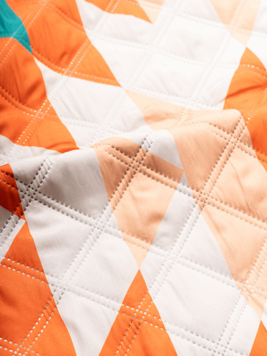 Aztec Trial - Picknick - und Stranddecke (isoliert) 200 x 200 cm - XXL Picknickmatte aus recyceltem PET - wasserdicht und wärmend - woodsandwaves.co