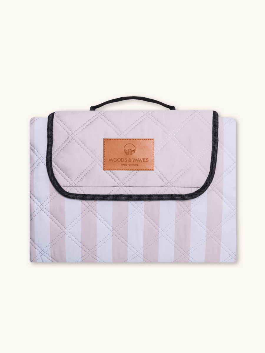 Sunday Stripes - Picknick - und Stranddecke (isoliert) 200 x 200 cm - XXL Picknickmatte aus recyceltem PET - wasserdicht und wärmend - woodsandwaves.co