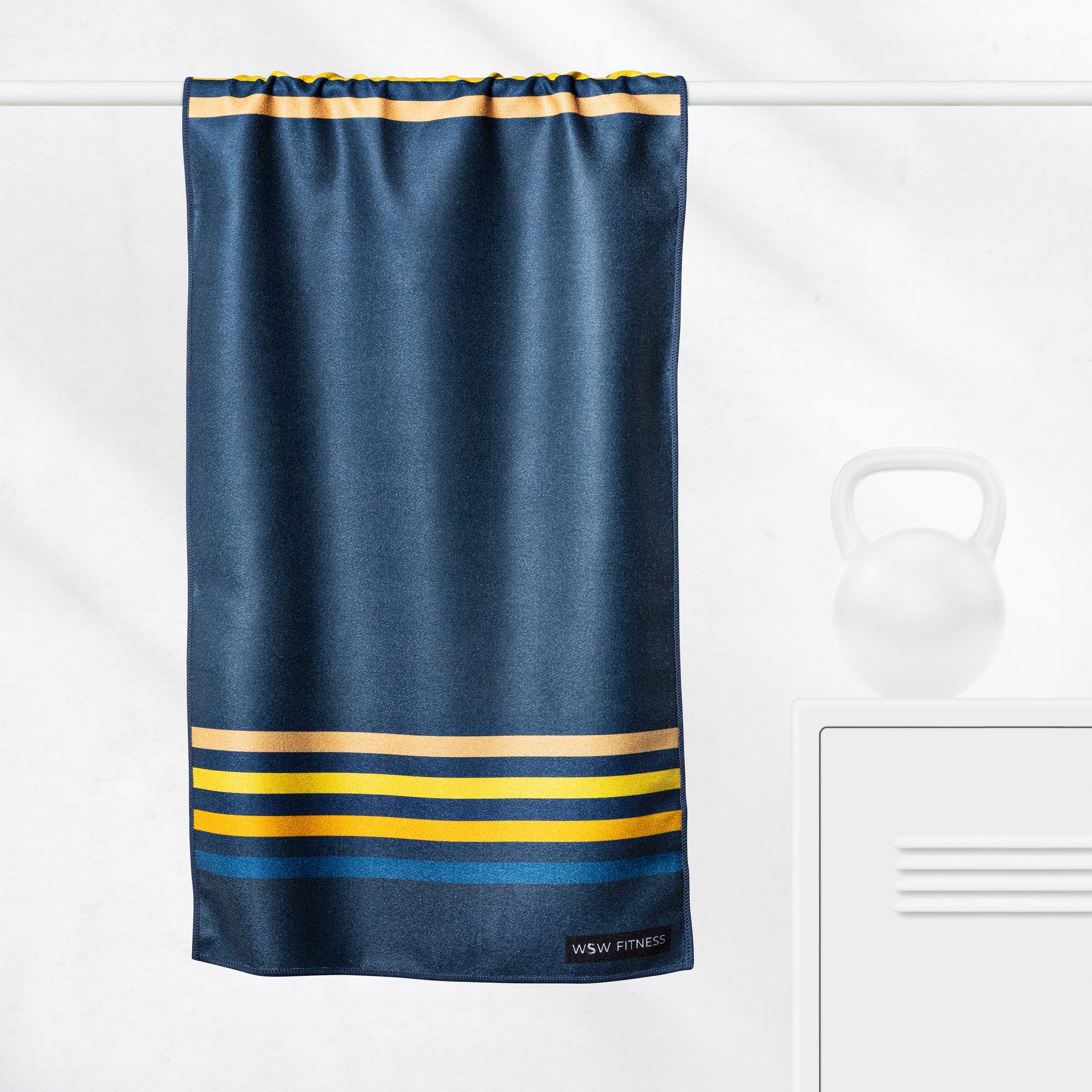 Calm Cruise - Sporthandtuch mit Magnet & Zipper-Tasche - WOODSANDWAVES