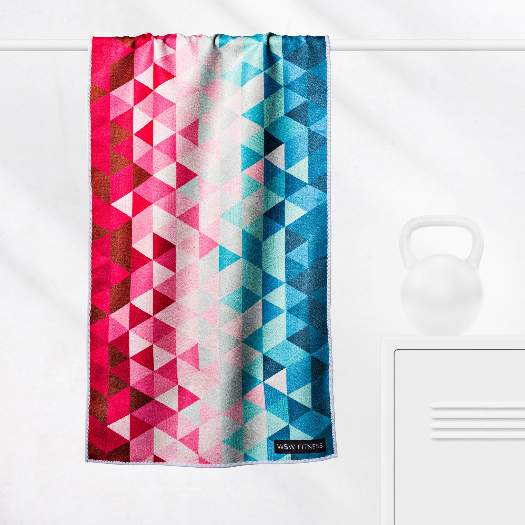 Kaleidoscope - Sporthandtuch mit Magnet & Zipper-Tasche - WOODSANDWAVES